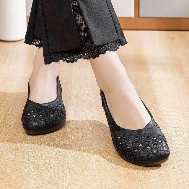 Mom Middle aged And Elderly Comfortable Embroidered Hollow Flat Women's Casual Shoes Red - Shop at LoveMi