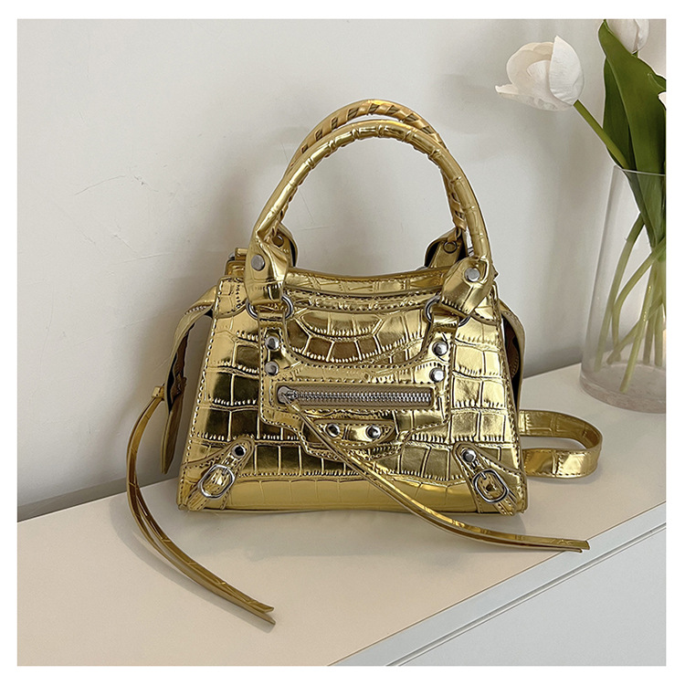 Title 12, New Portable Rivet Tassel Personality Messenger...