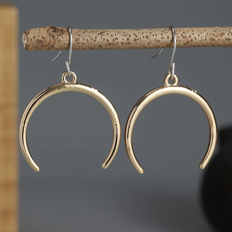 Retro C- Shaped Design Earrings Fashion Simple
