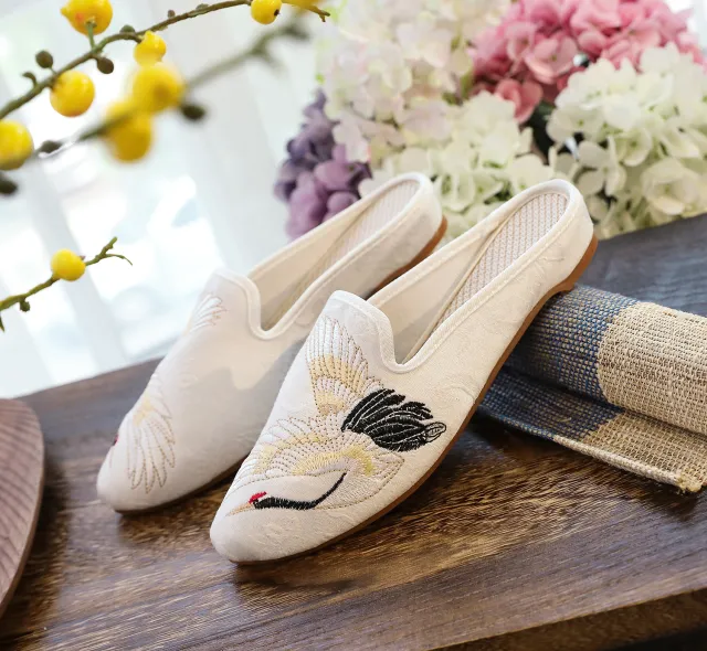 Slippers Pointed Toe Traditional Vintage Embroidery Fabric Crane 35 - Shop at LoveMi