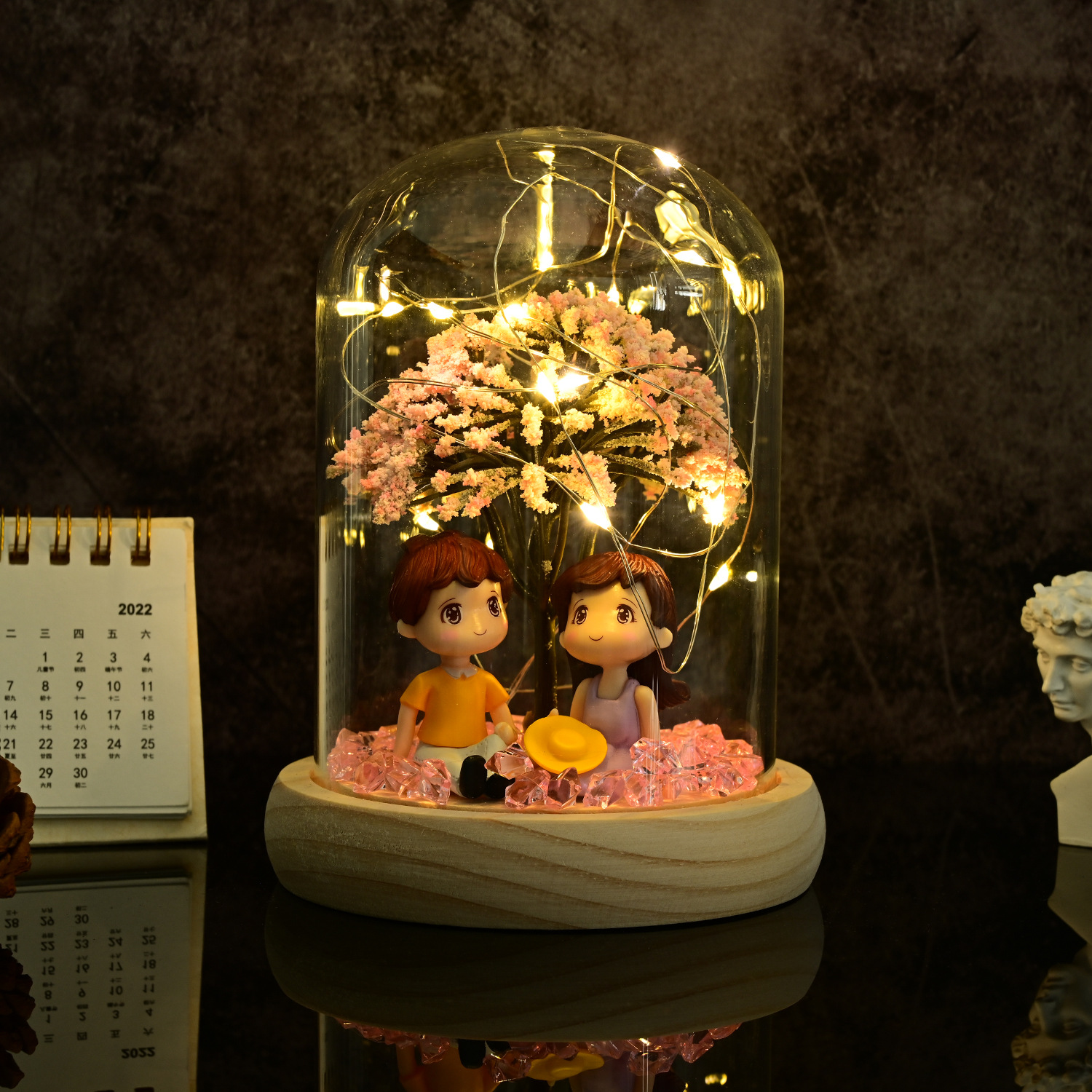 Couple figurine glass dome dust cover ornament (couple
