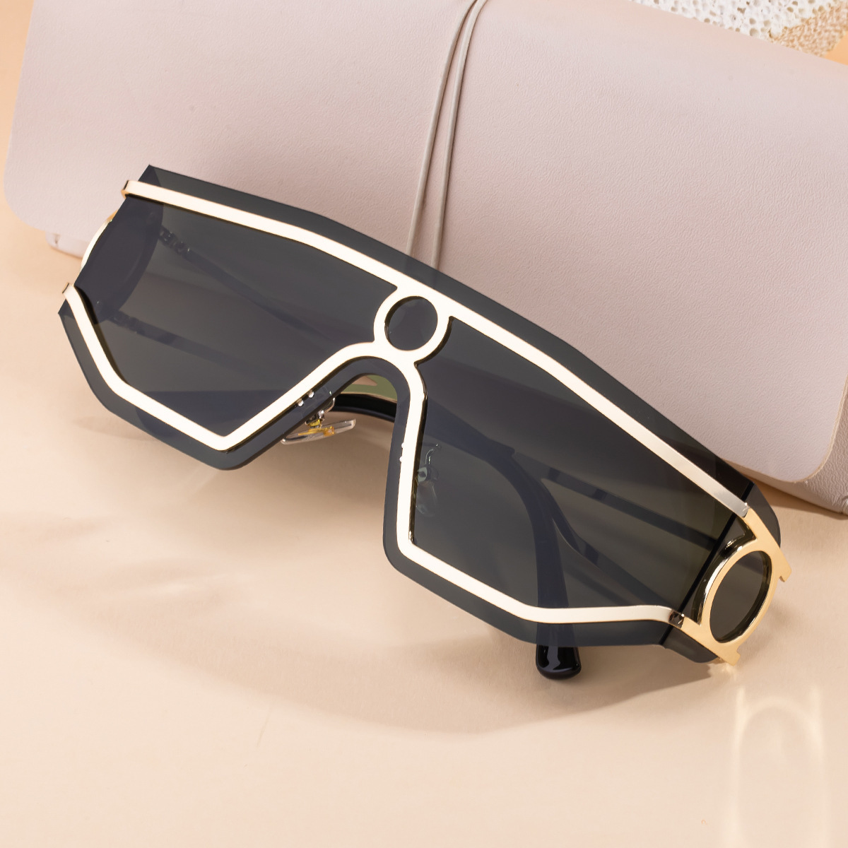One Piece Mirror Sunglasses For Men Personalized Punk Style Sun Protection