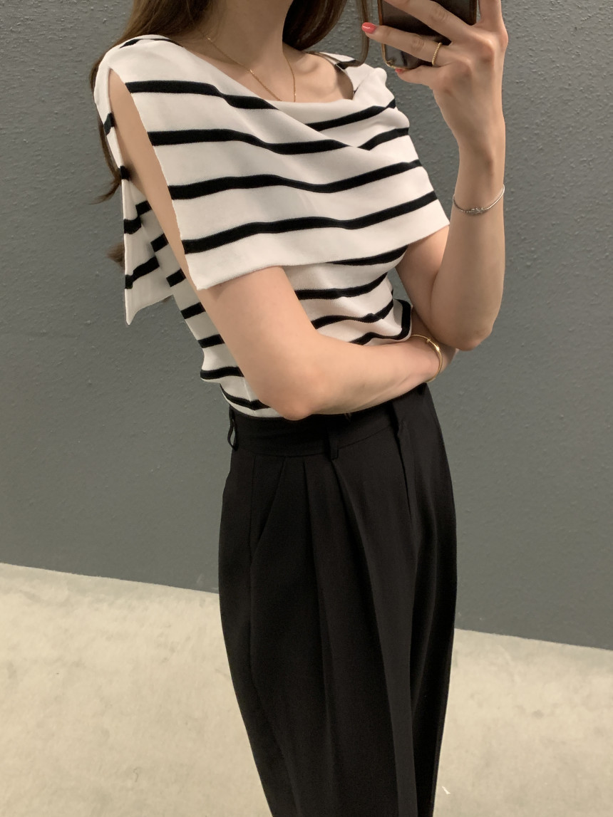 Striped Designer-Style Knitted Top With Side Slit Sleeveless 12 cb906a20 daa5 4392 91c6 06f836361736