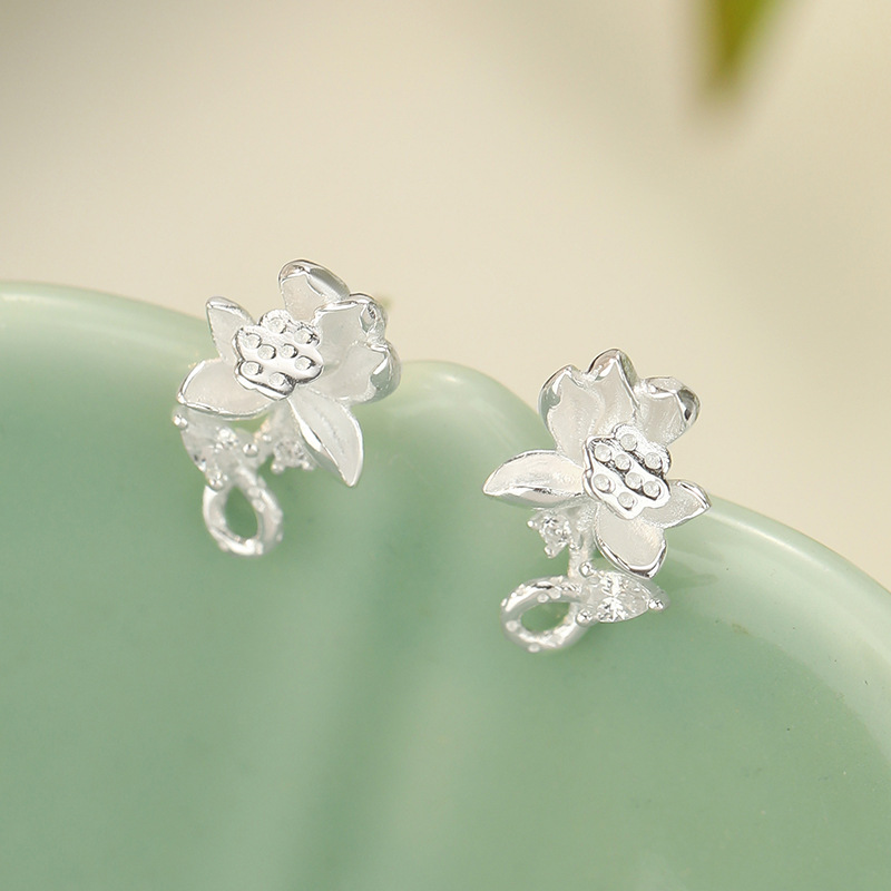 Women's Fashion Silver Lotus Shiqinghuan Stud Earrings