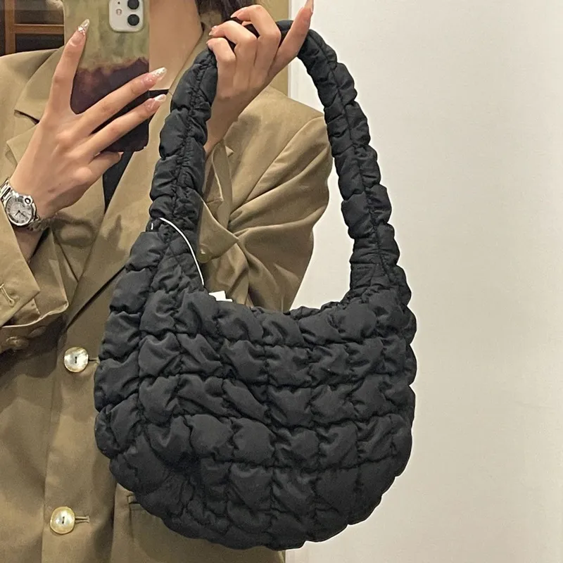Lightweight And Large Capacity Crossbody Rhombus Pleated Big Bag - Black