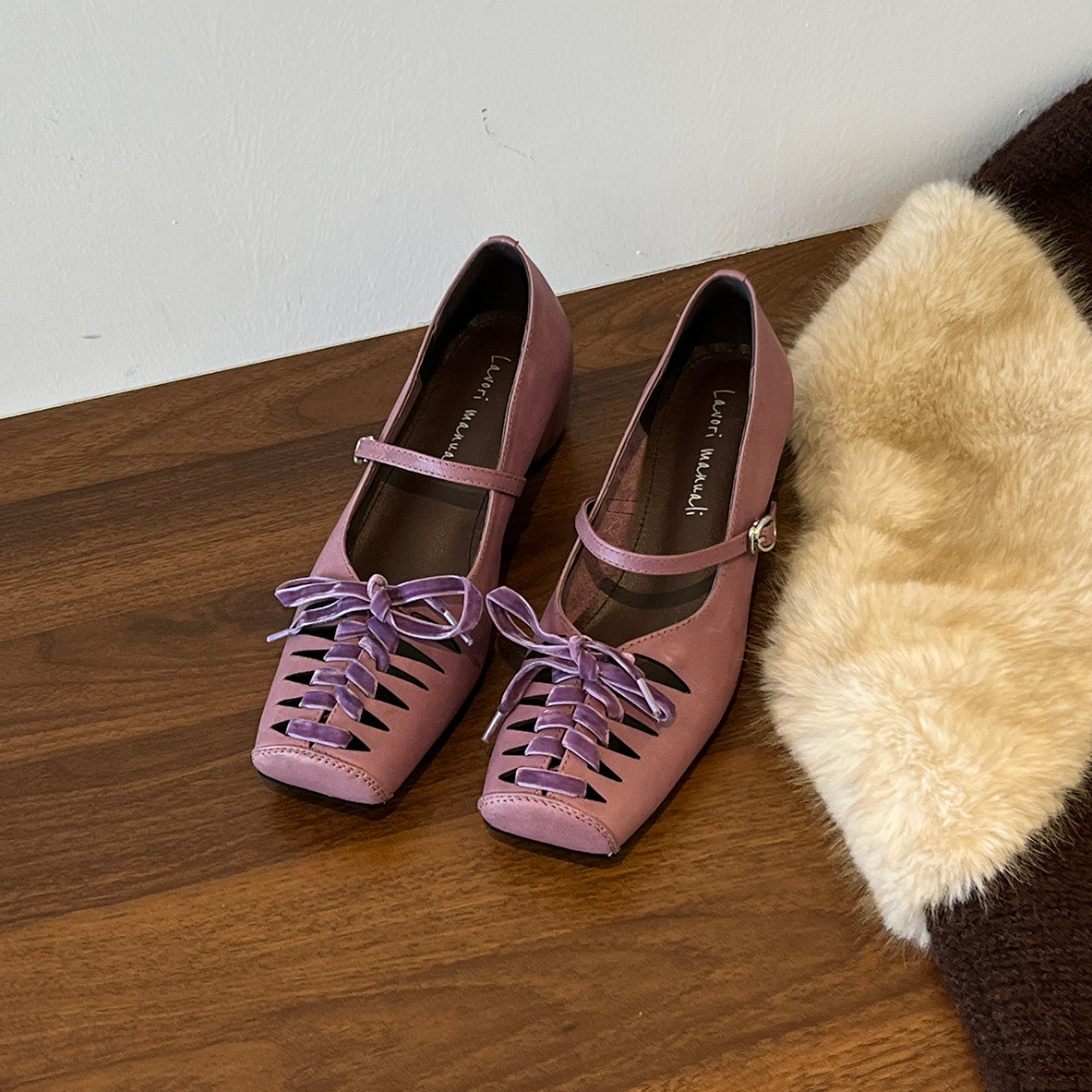 Womens French-style Hollowed-out Cross-strap Square-toe Mid-heel Pumps