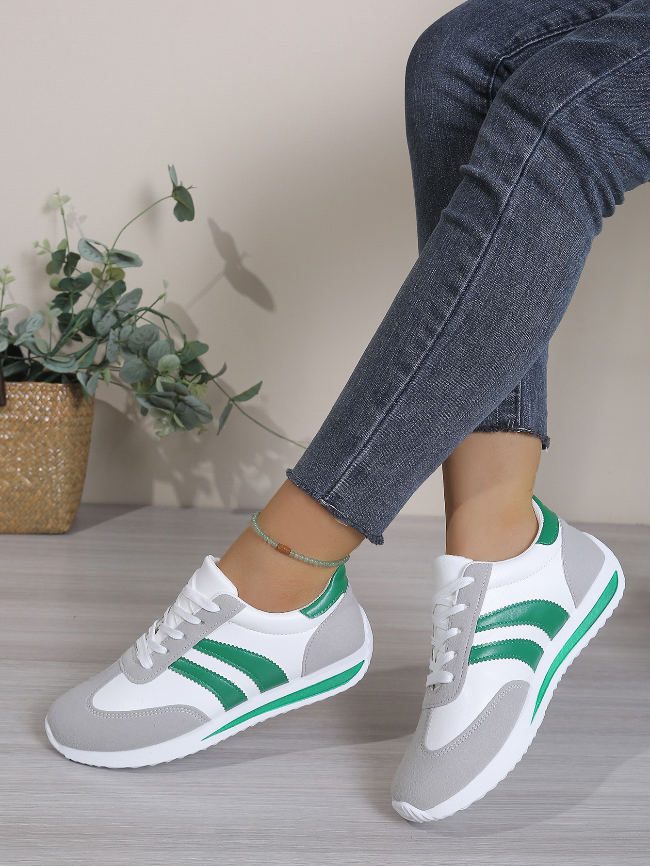 Casual Sneakers – pair view White and Blue