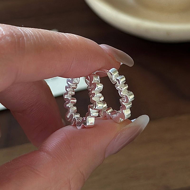 Women's Minimalist Pure Silver Retro Textured Wave Earrings