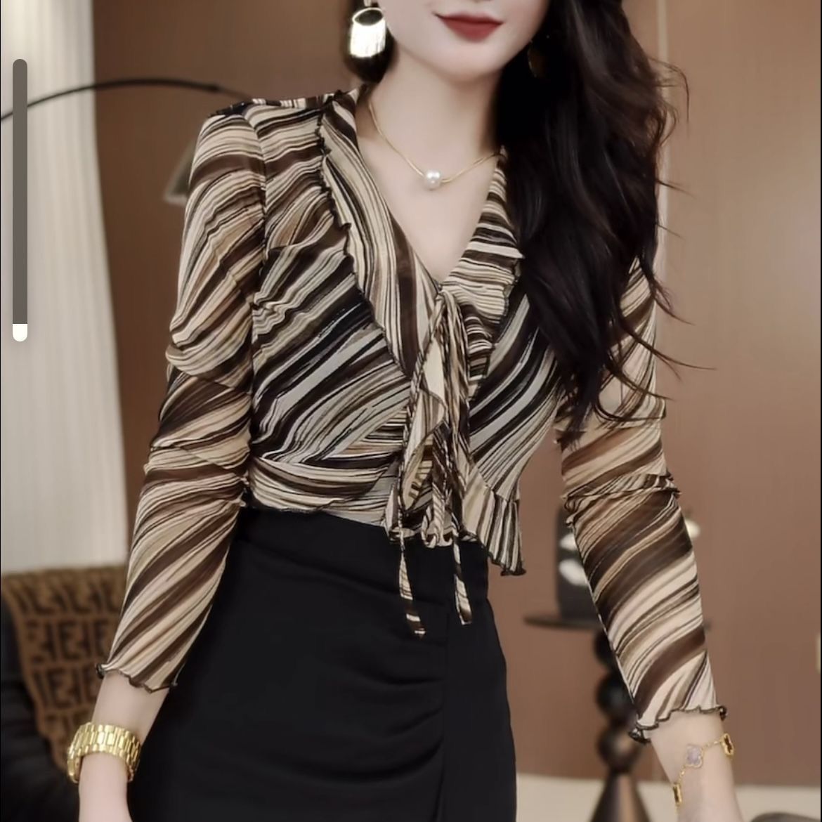 Womens French-print Shirt With V-neck And Long Sleeves