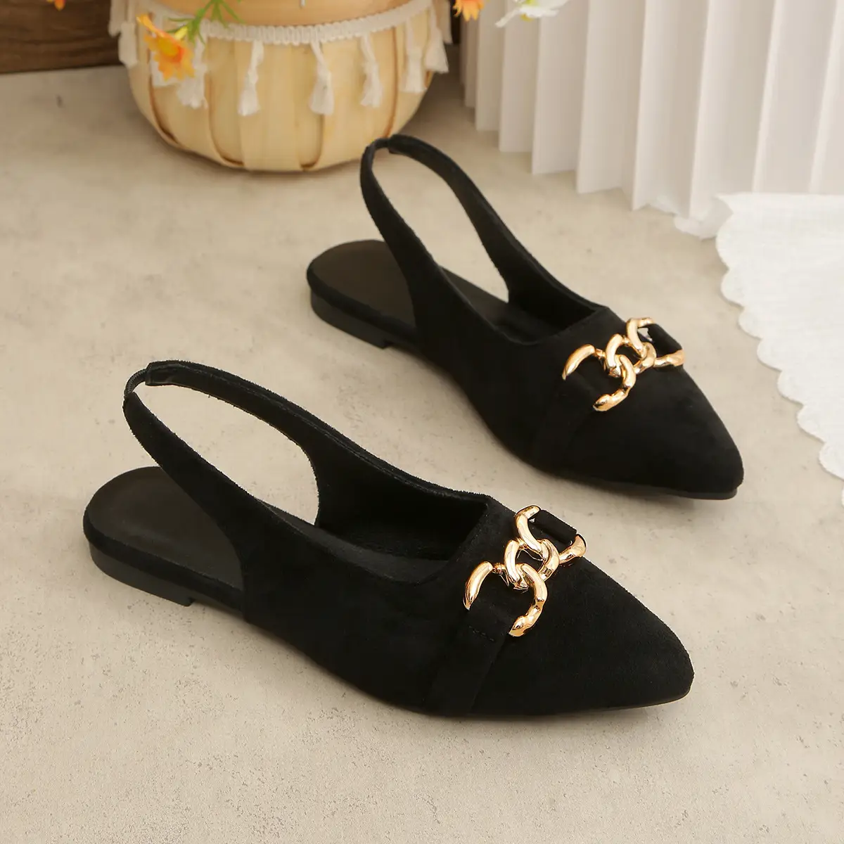 Womens Flat Vintage Closed-toe Sandals