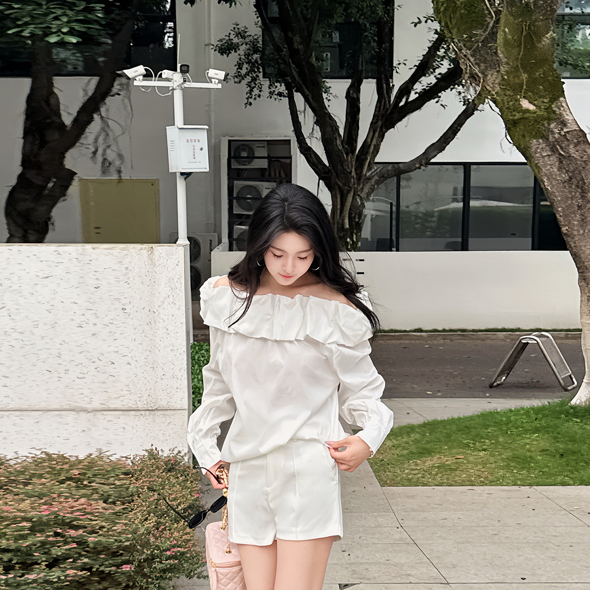 White Bud-collared Off-shoulder Blouse Top