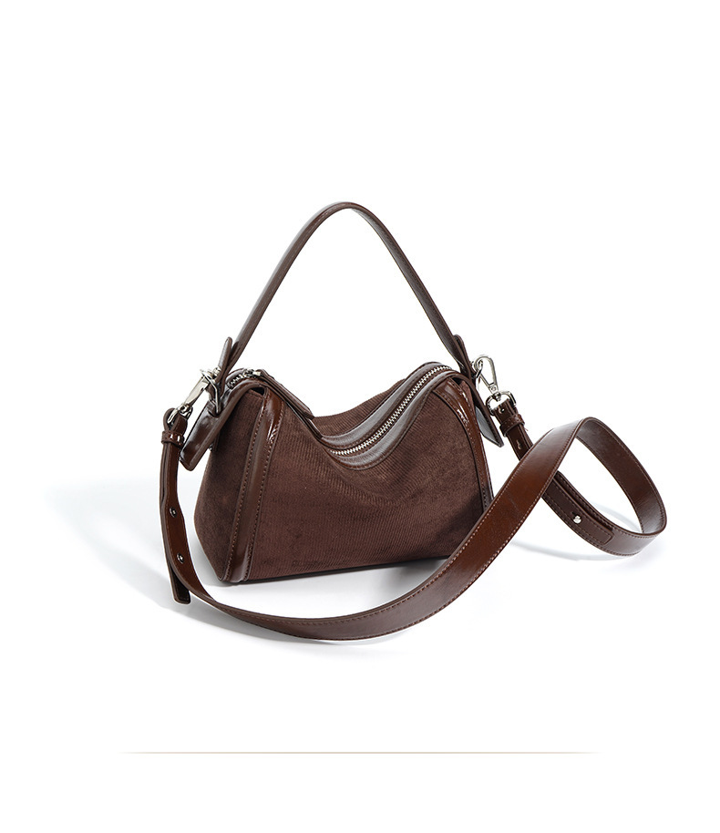Everyday leather shoulder bag