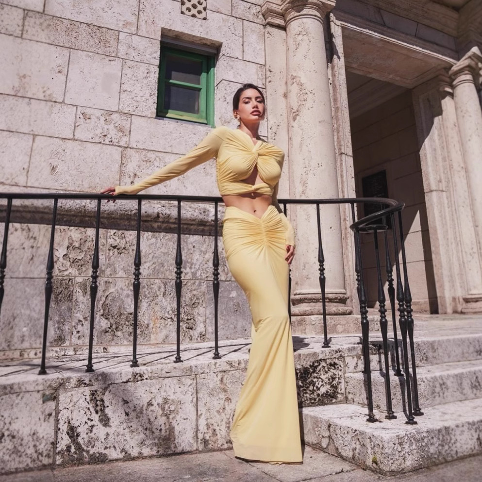 Women's Elegant Sexy Long-sleeved Twist Bare Midriff Slim Fit Dress