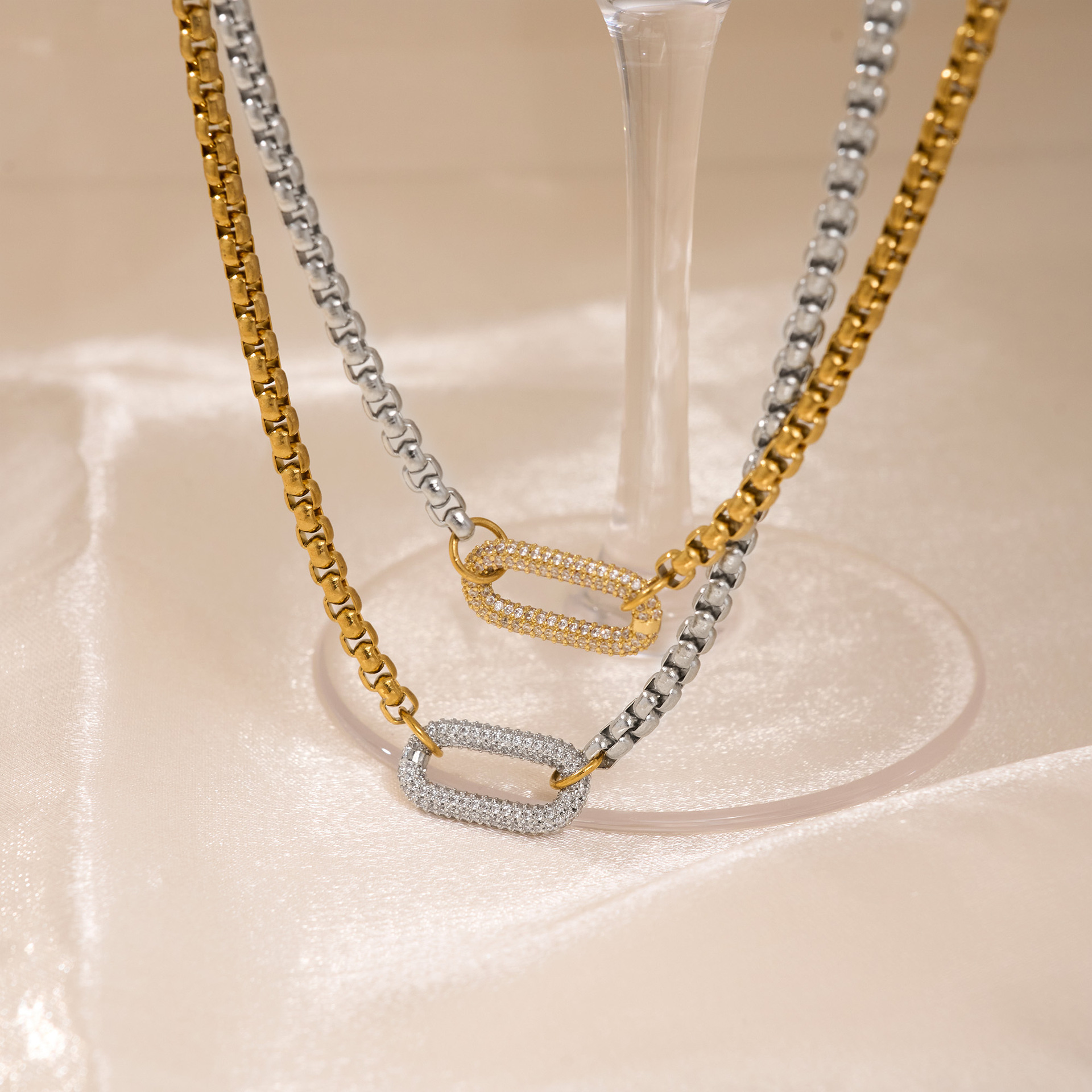 Electroplated Titanium Steel U-shaped Pendant Necklace