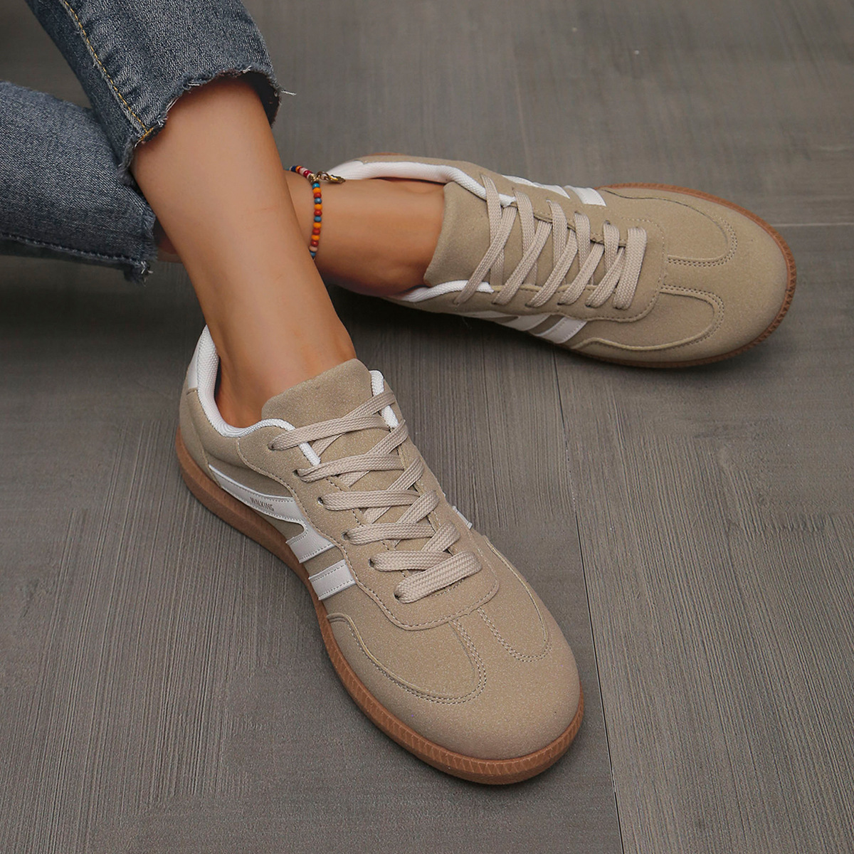 Lace-up low-top sneakers Beige colorway – women's training shoes casual everyday fashion