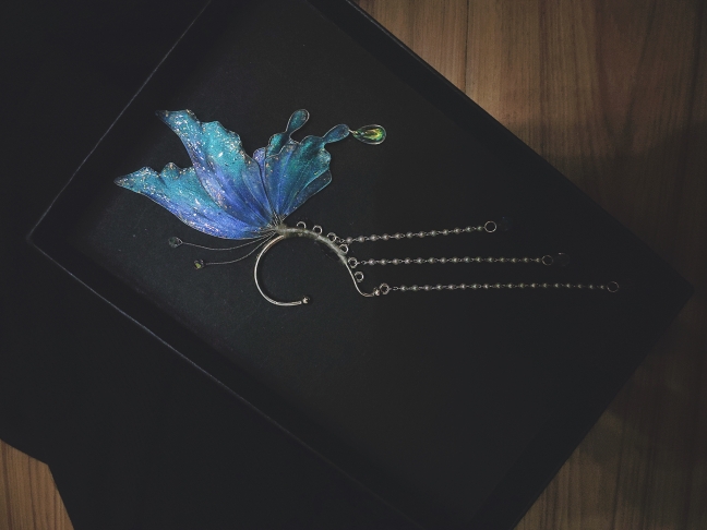 Butterfly Gradient Color Pearl Glaze Tassel Earrings