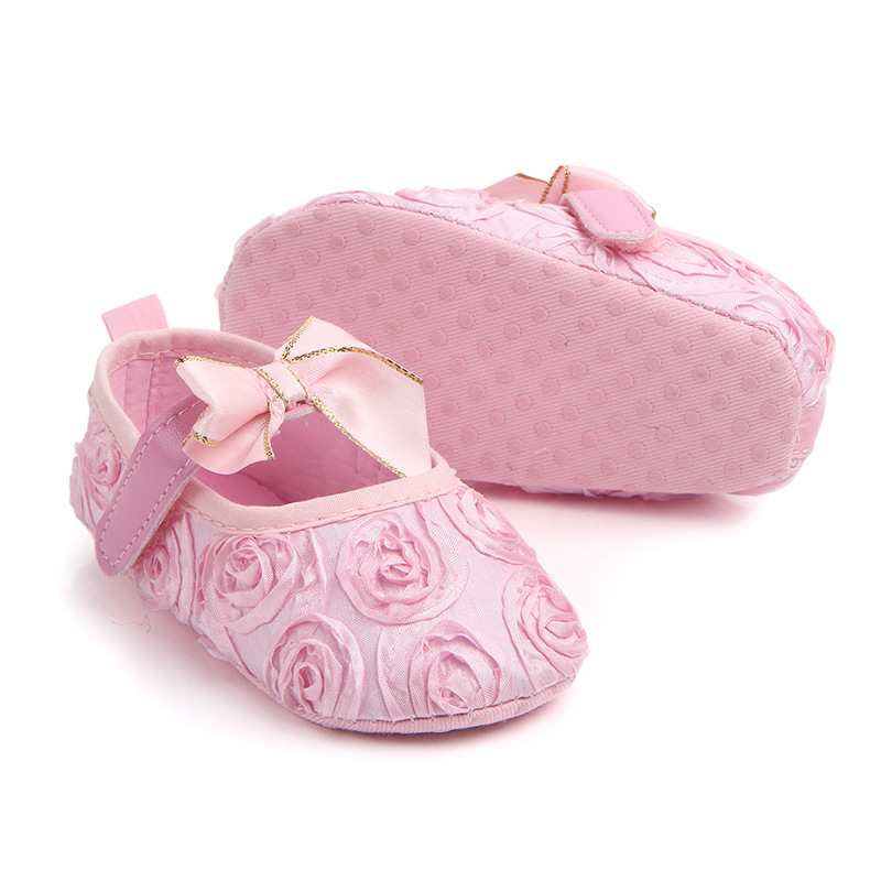 Title 16, Set babyschoenen en hoofddeksel voor fotoshoot....