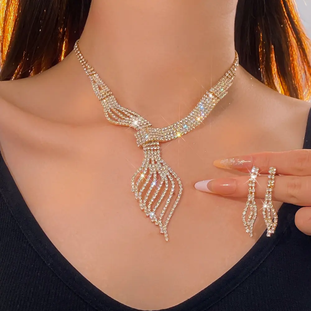 High-grade Clavicle Chain Fashion Grandeur Personality Jewelry Suit