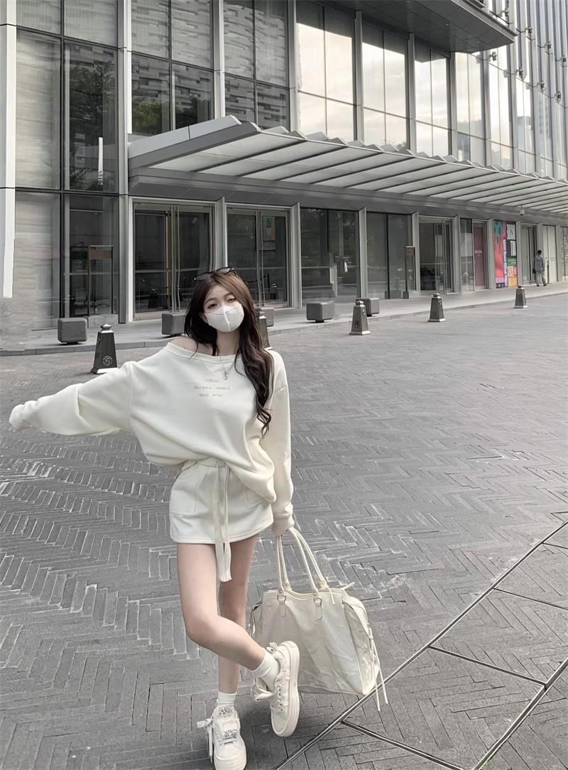 Off-shoulder Floral Print Long Sleeve Pullover Skirt Suit