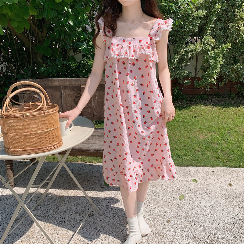 ملابس صديقات بتصميم مربعات لطيفة مع شورتات صيفية ذات شرائط دانتيل وتفاح أحمر للمنزل