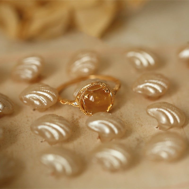 Title 3, Zhaocai Nafu Topaz Glass Egg Face Ring