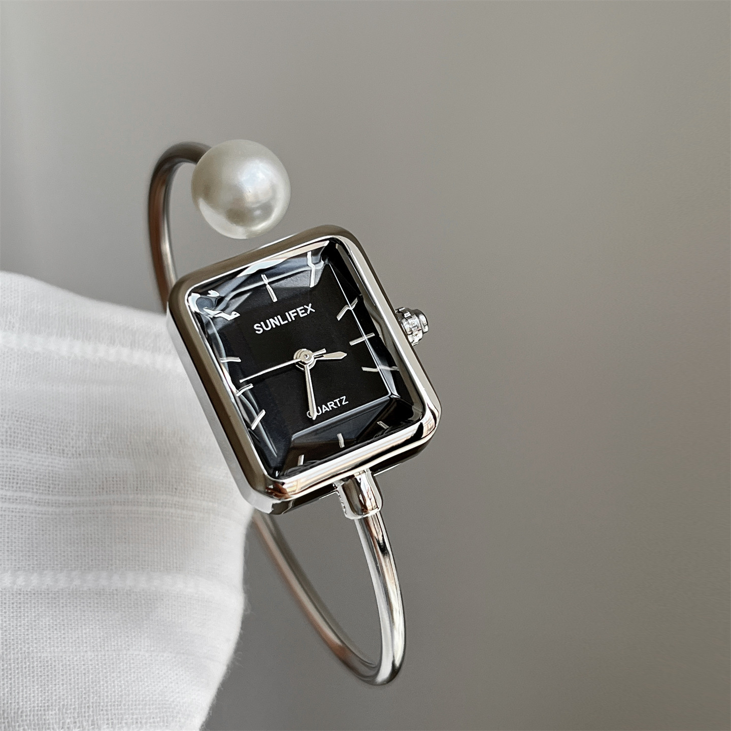 https://cf.cjdropshipping.com/quick/product/cee10049-32b8-440d-b487-f3adfa6df357.jpg