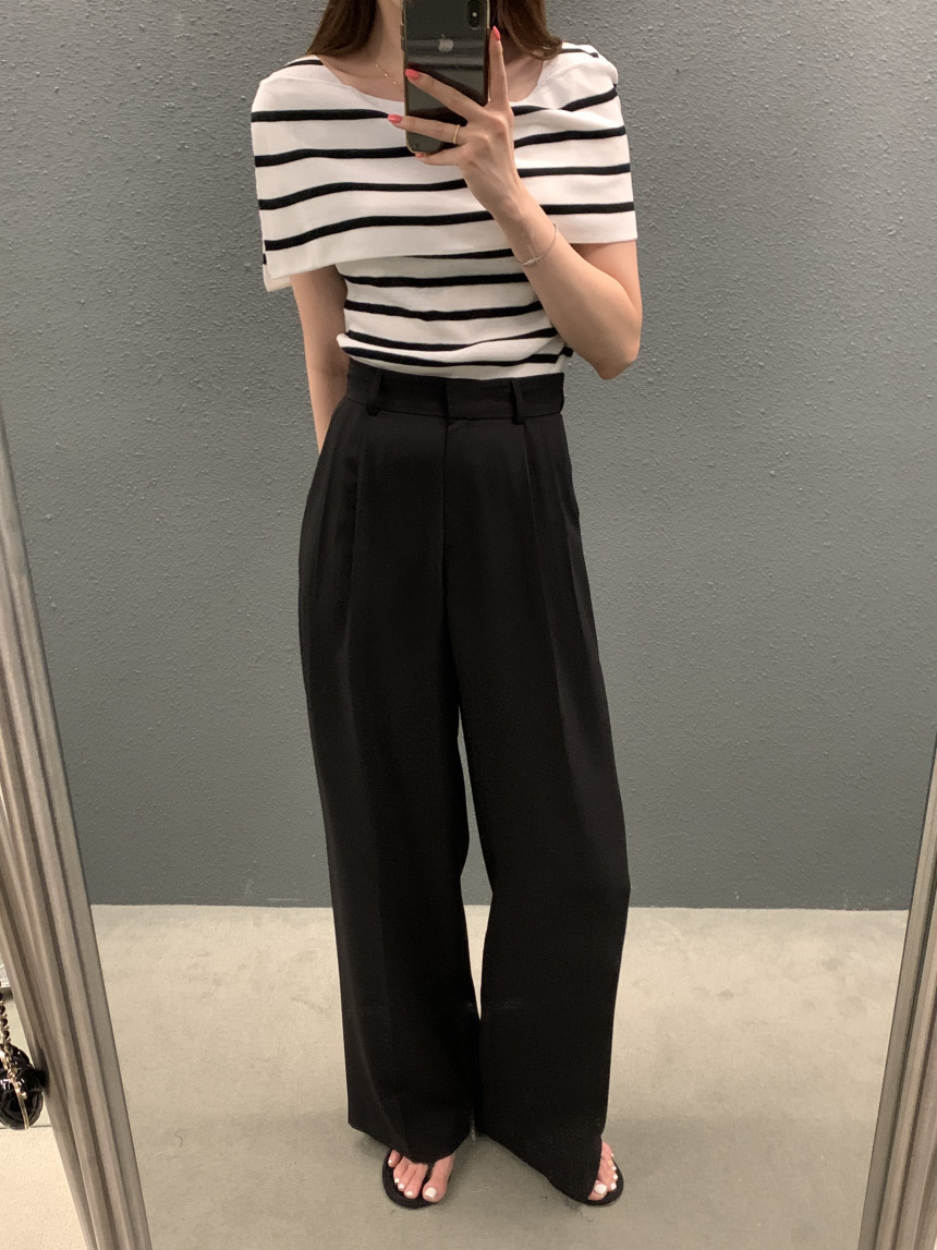 Striped Designer-Style Knitted Top With Side Slit Sleeveless 15 cf0ebd23 dab7 4082 ac14 4154615883f1