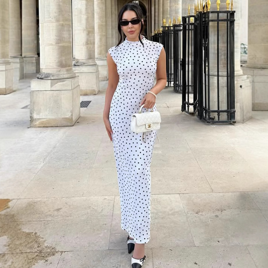 Elegant Vintage Long Dress With A Mock Neck And A Figure-flattering Waistline