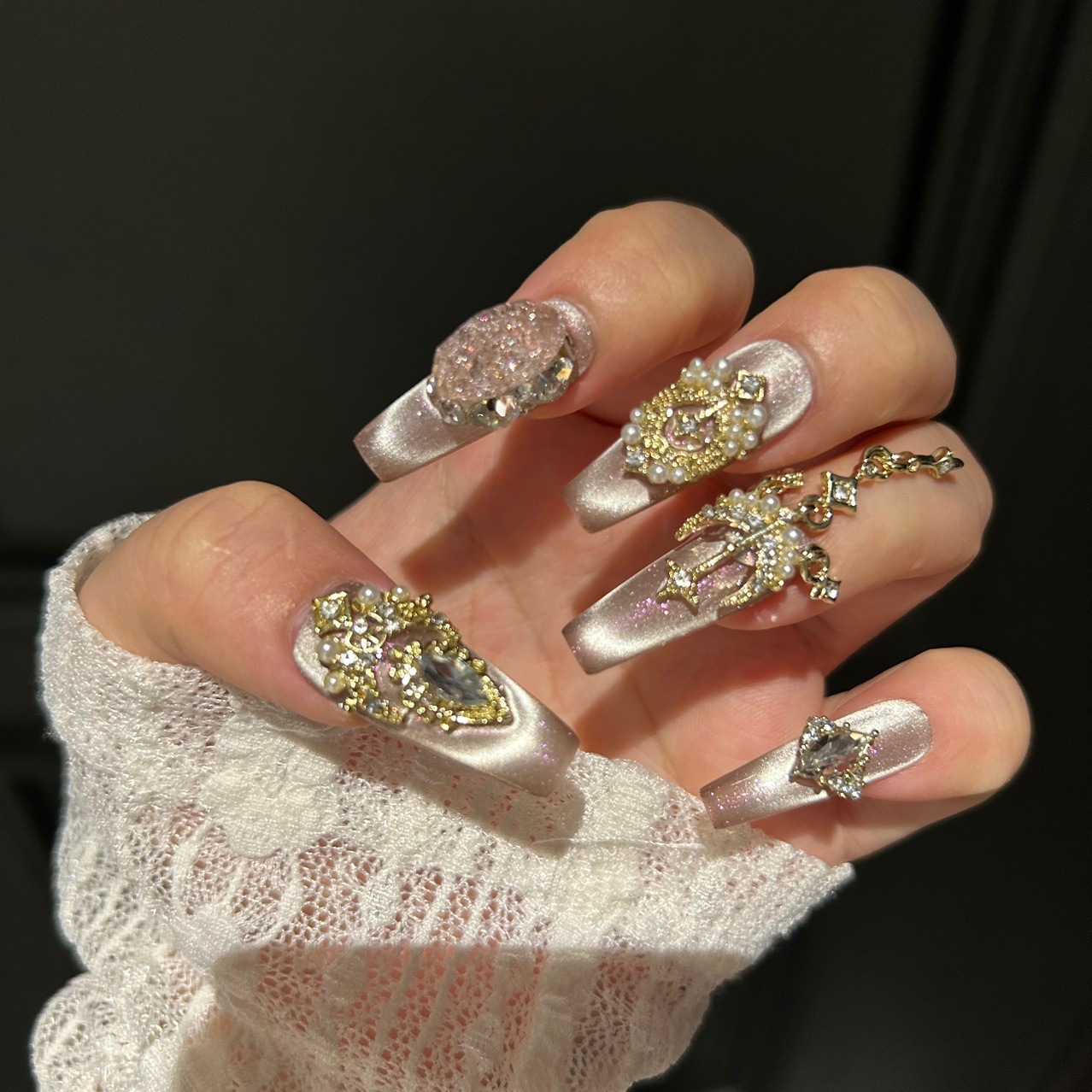 Fenghua French Cat Eye Elegant Handmade Wearable Nails With Glittery Flakes