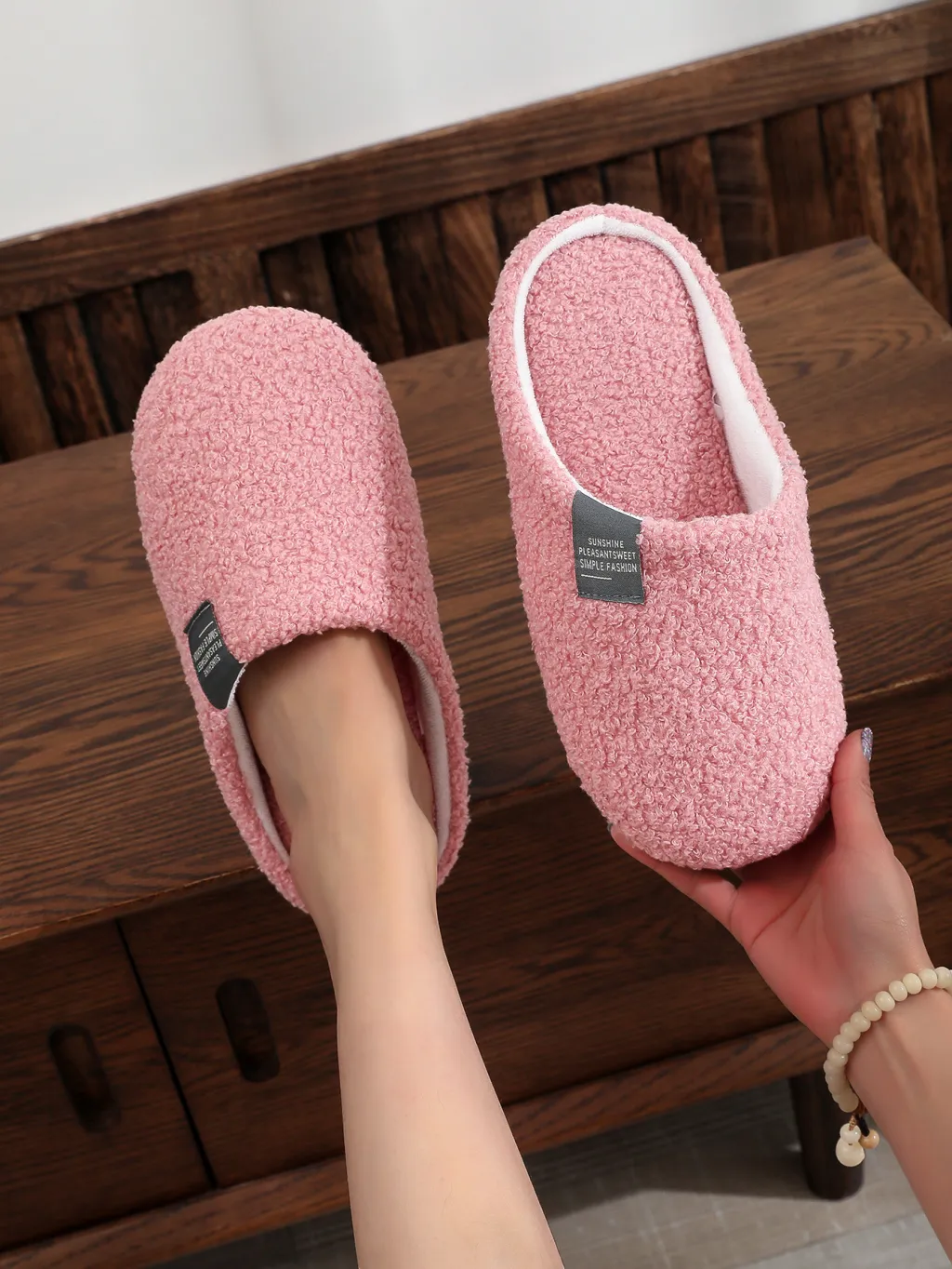 Simple, Lightweight And Silent Indoor Couple Slippers - Pink