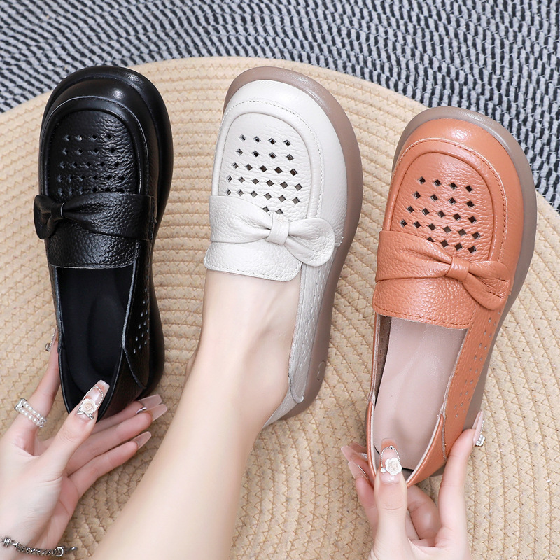 Flat Comfortable NonSlip Leather Shoes For Middle Aged And Elderly Individuals