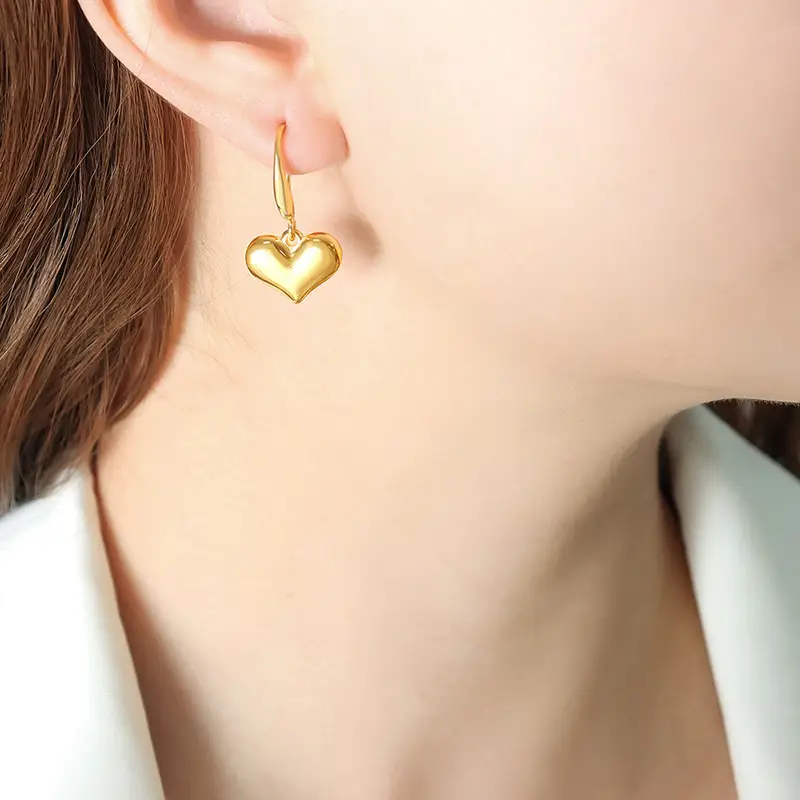 Exquisite High-grade Simple Three-dimensional Love Heart Earrings