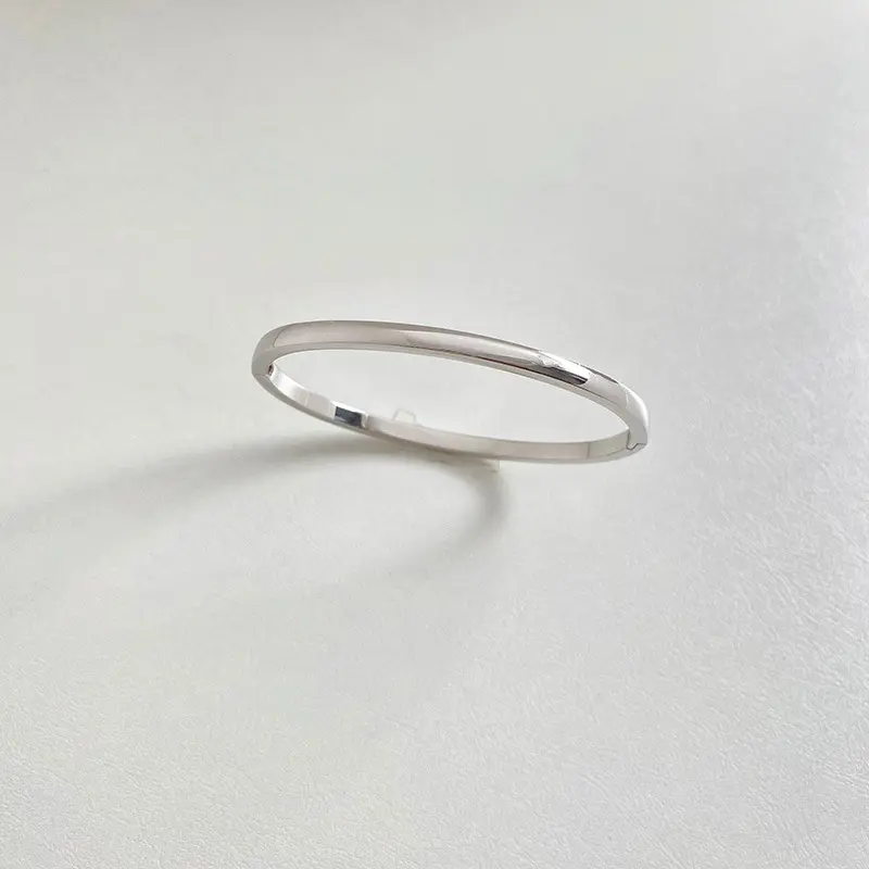 Retro Minimalistic Buckle Simple Bracelet Gold