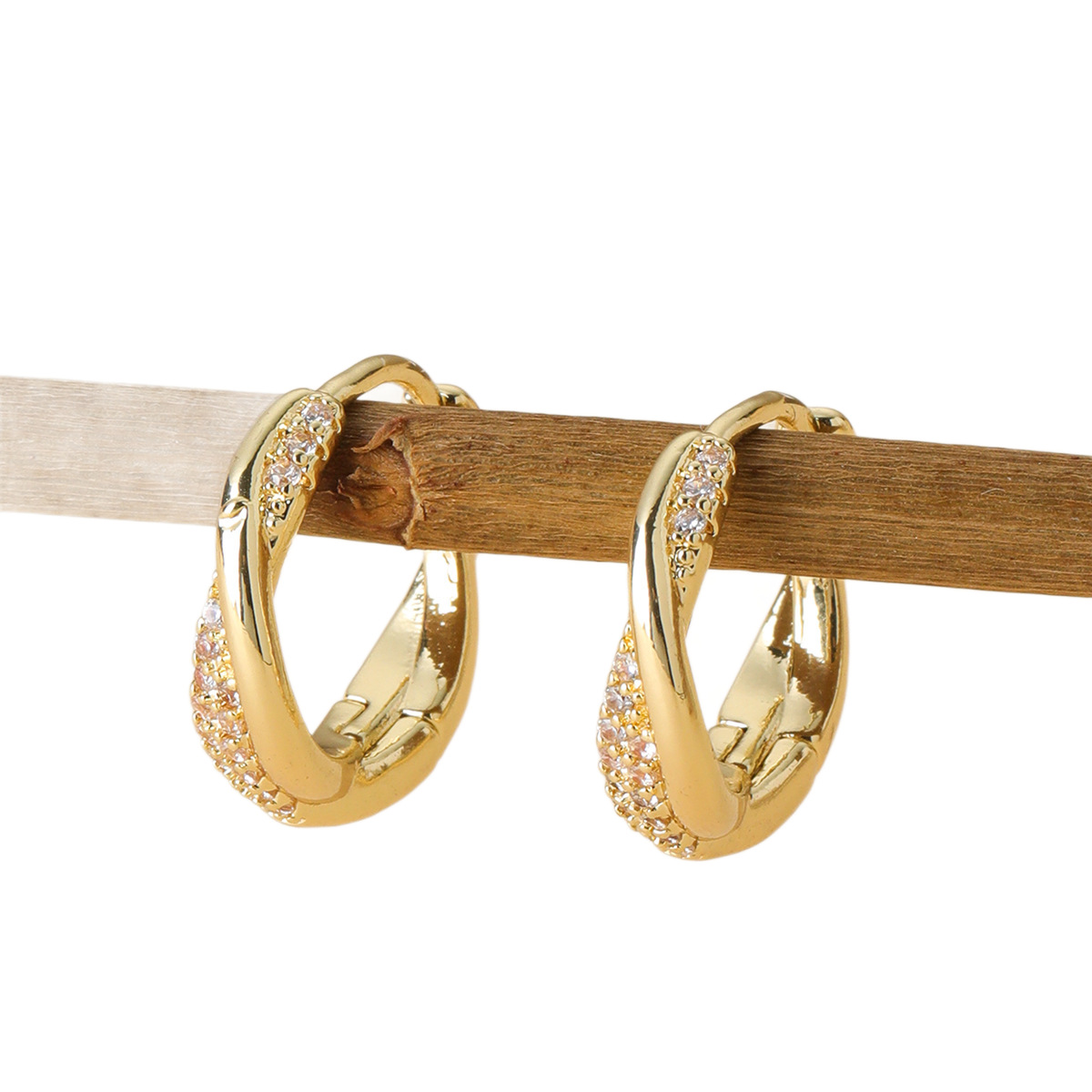 Simple Classy Elegant And Fashionable Earrings For Women