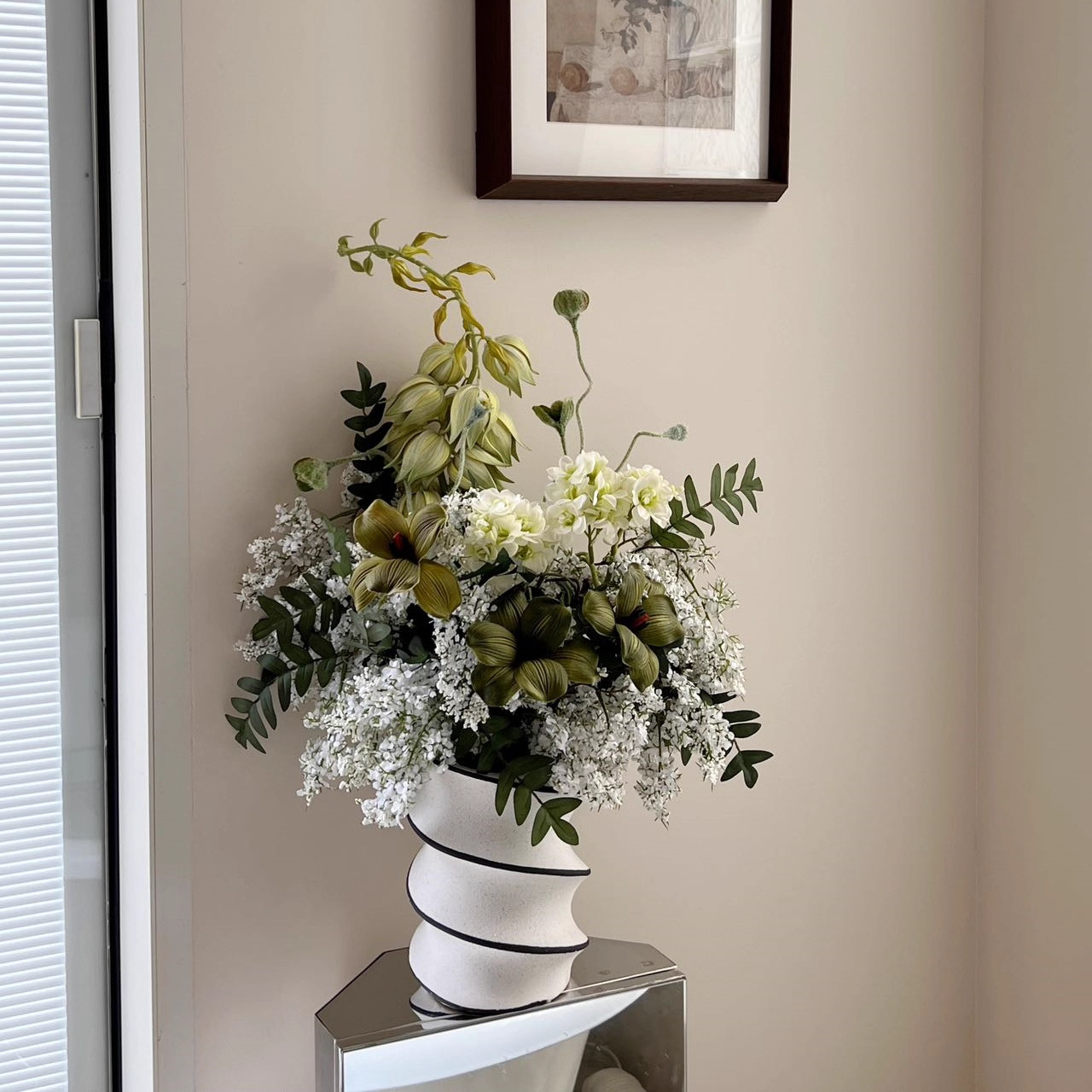 Nordic Instagram-style Ceramic Vase Light Luxury Flower Arrangement Decoration With A High-end Aesthetic