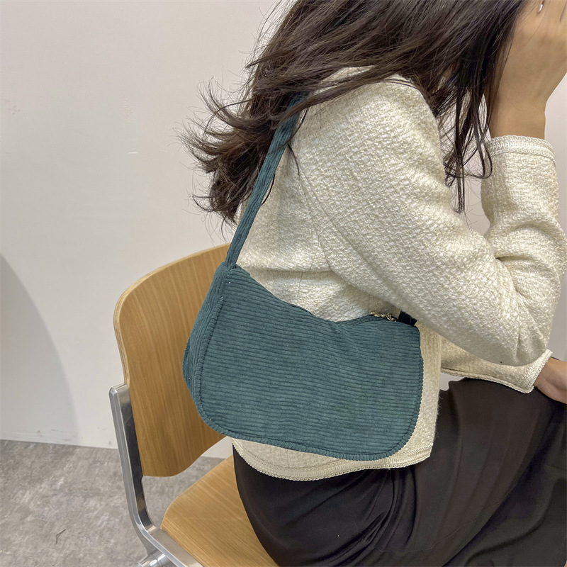 Title 11, Modische One-Shoulder-Achsel-Handtasche. Prakti...