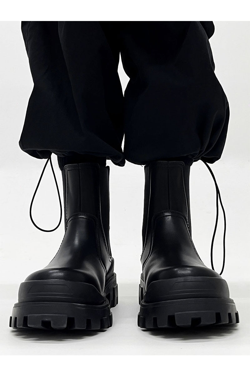 Title 15, British Style Black High-grade Boots