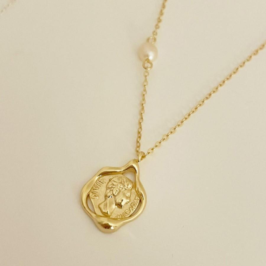 Sterling Silver Retro Fashion Refined And Simple Portrait Necklace