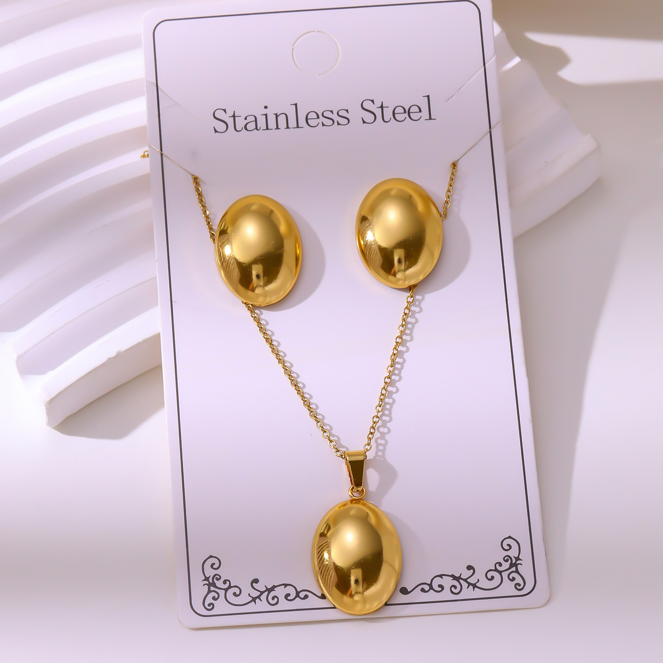 Oil-pressure Set Vintage Palace-style Stud Earrings And Necklace Non-fading Stainless Steel Gold-plated Jewelry