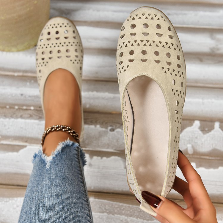 Women's wide size wedge pumps – final shot
