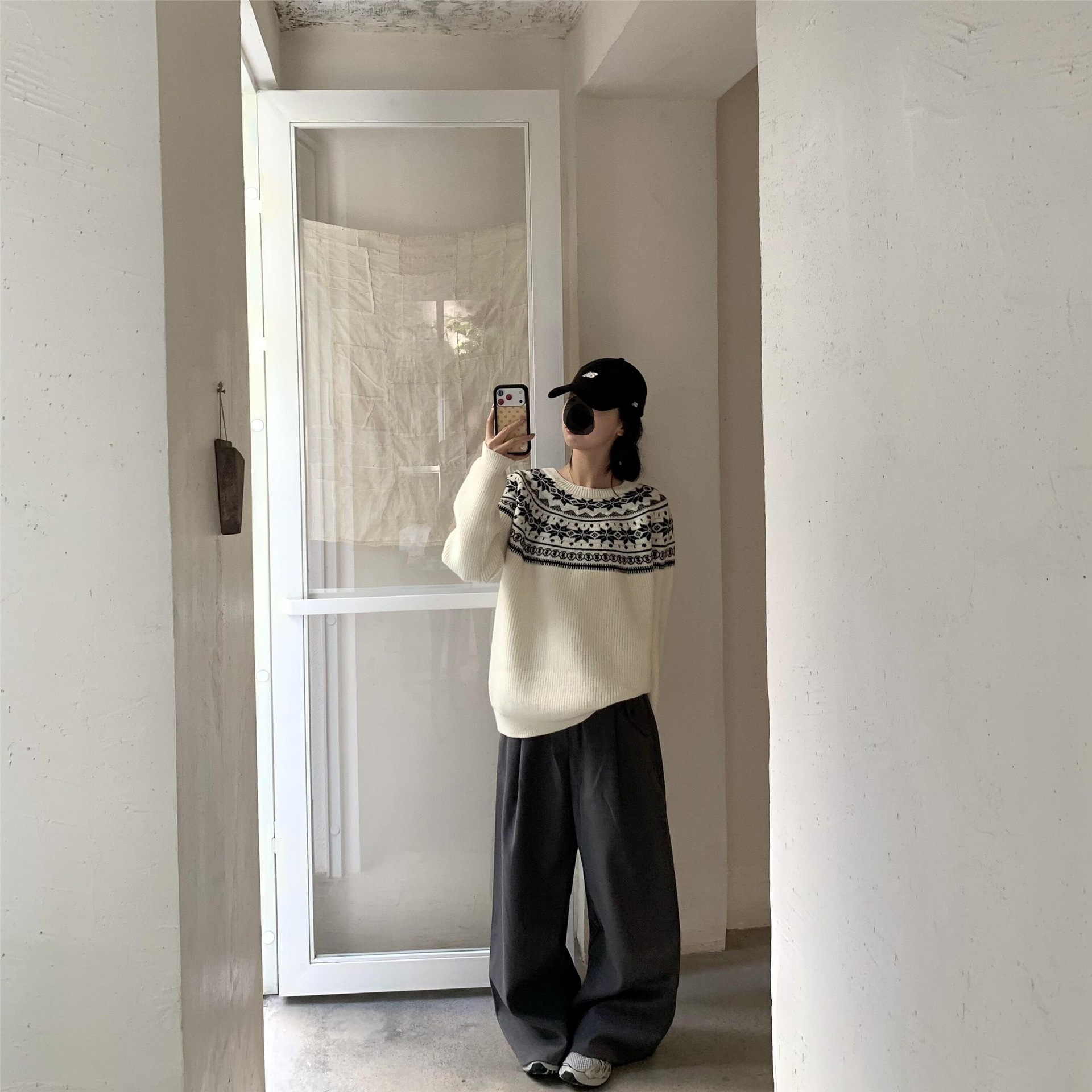 Soft And Relaxed-style Round-neck Loose-fit Pullover Knit Sweater - Image 3