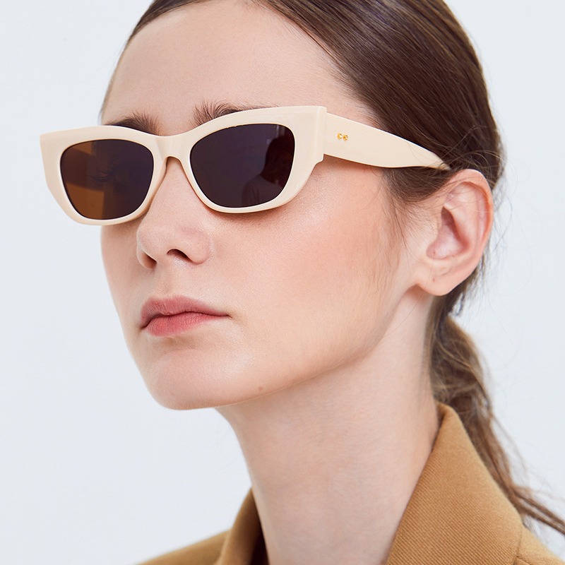 Women’s Retro Trendy Fashionable Sunglasses