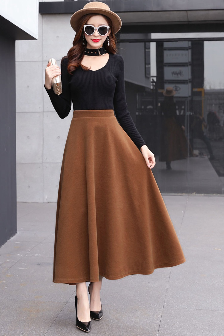 Title 18, Thick woolen skirt for women. Provides warmth a...