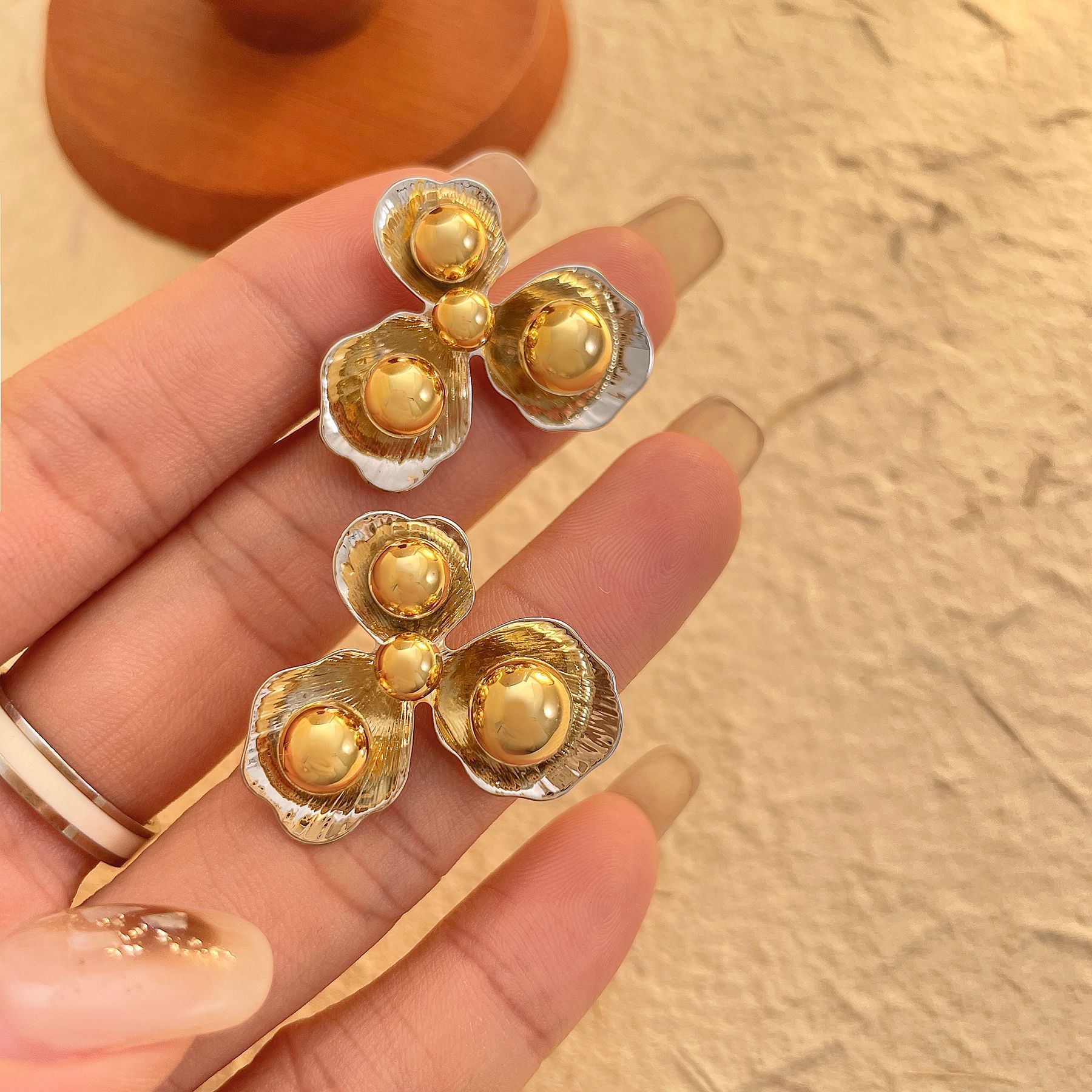 Niche Three Petals Flower Color-block Ear Stud Affordable Luxury Fashion