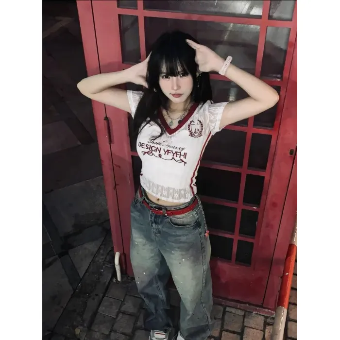 V-neck Slightly Sheer Lace-embroidered T-shirt With A Slim Fit - White