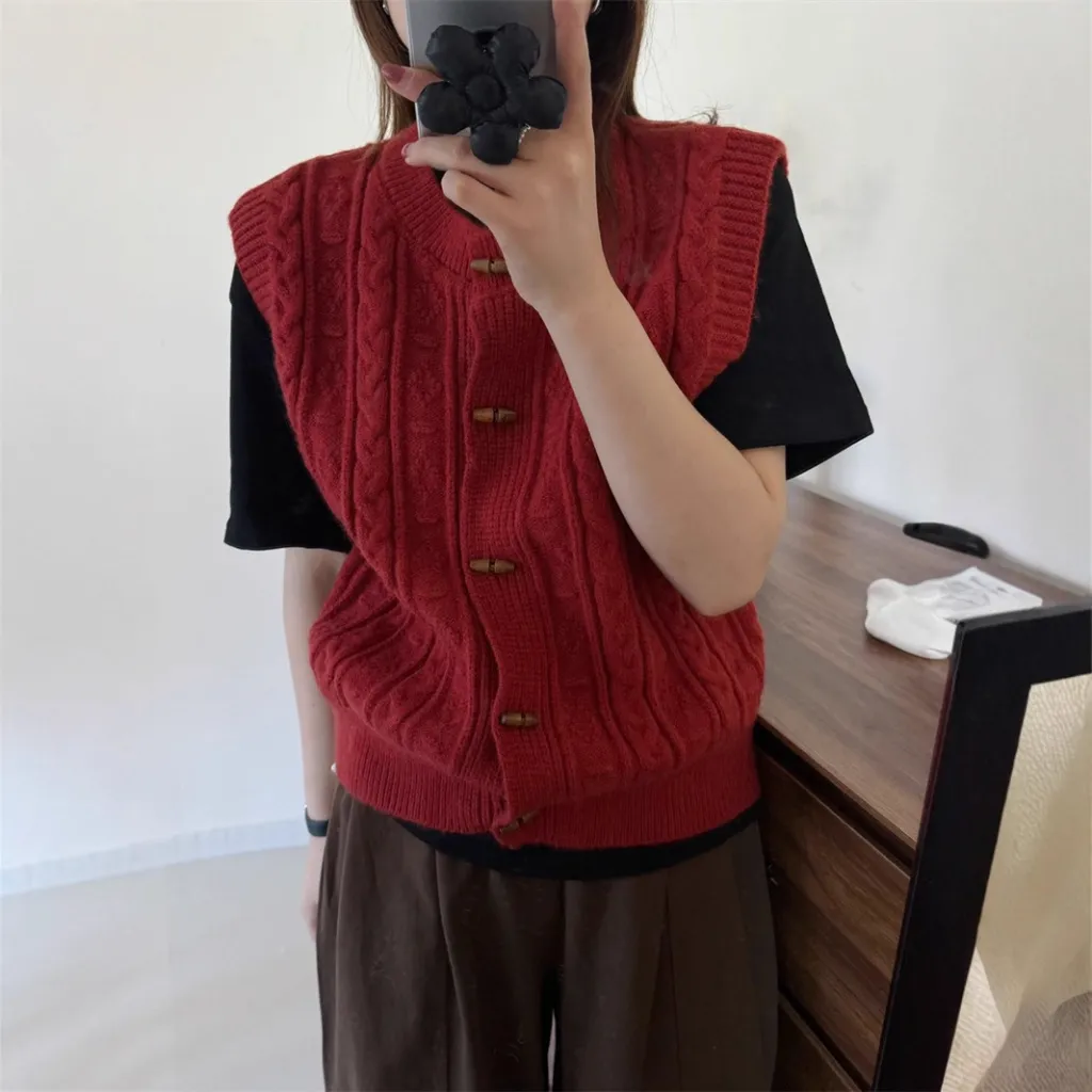 Round Neck Horn Button Knitted Cardigan Vest - Red
