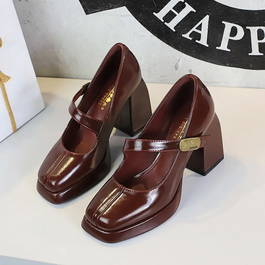Retro-style High Heels With Platform Metal Buckle And Single-strap Sandals - Red
