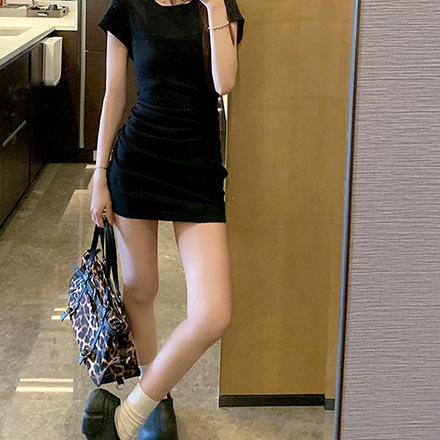 Figure-flattering Basic Short-sleeve Dress