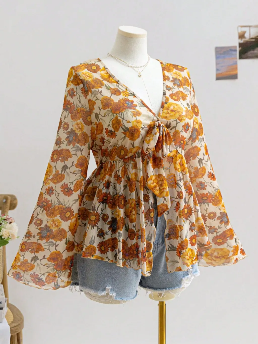 V-neck Mesh Print Vacation Style Women's Top - Yellow