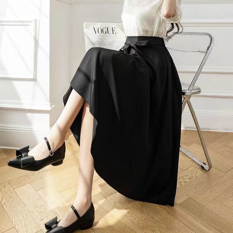 A-Line Skirt Draping Mid-Length in Black